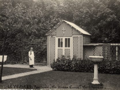 Utrillo devant la chapelle