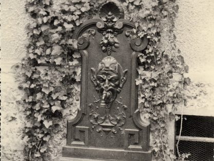 La fontaine au dauphin